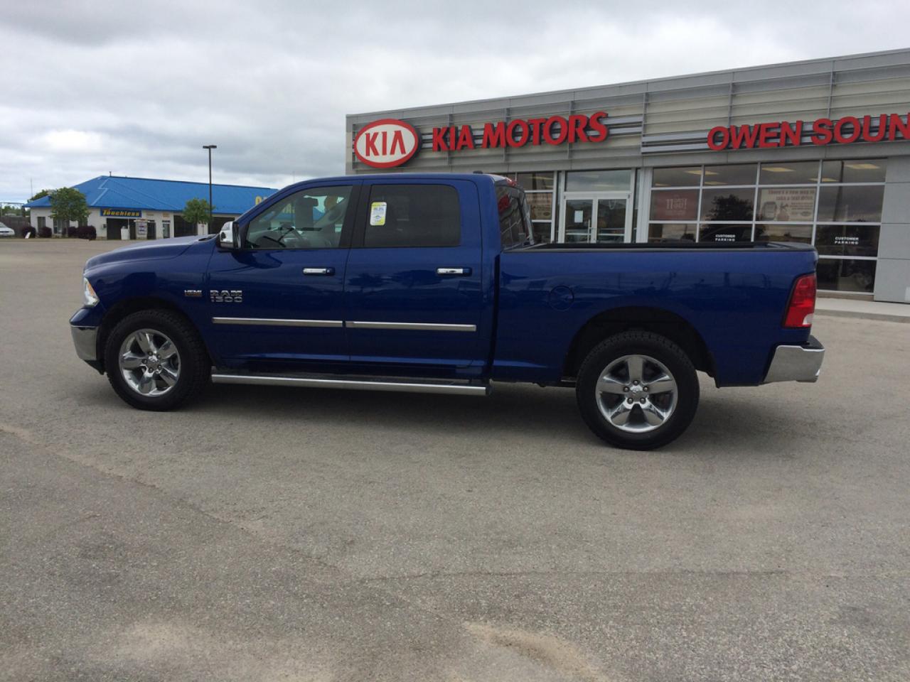 Used 2015 Dodge Ram 1500 BigHorm Crew Cab 4x4 for sale in Owen Sound, ON