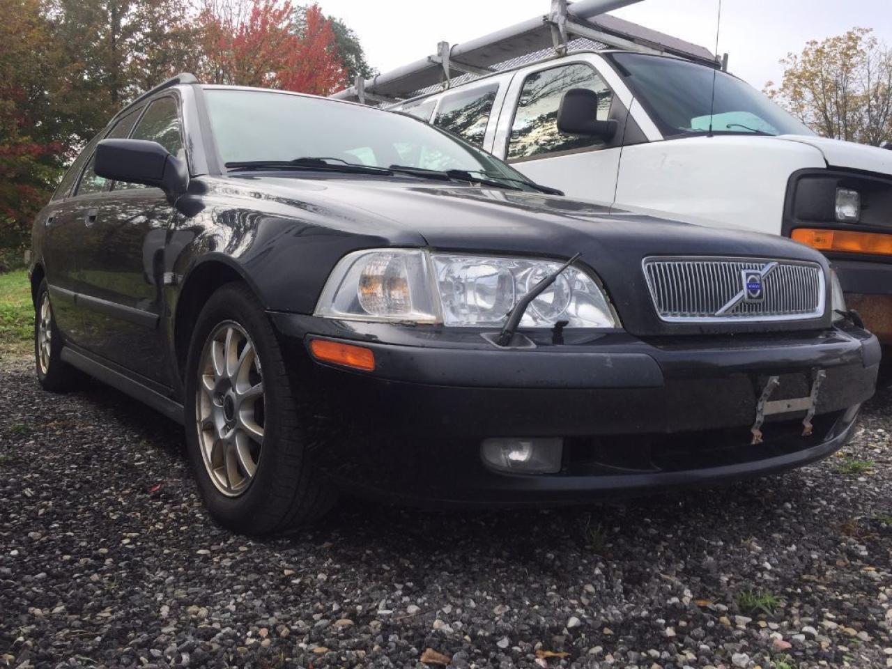 Used 2002 Volvo V40 w/Sunroof for sale in London, ON