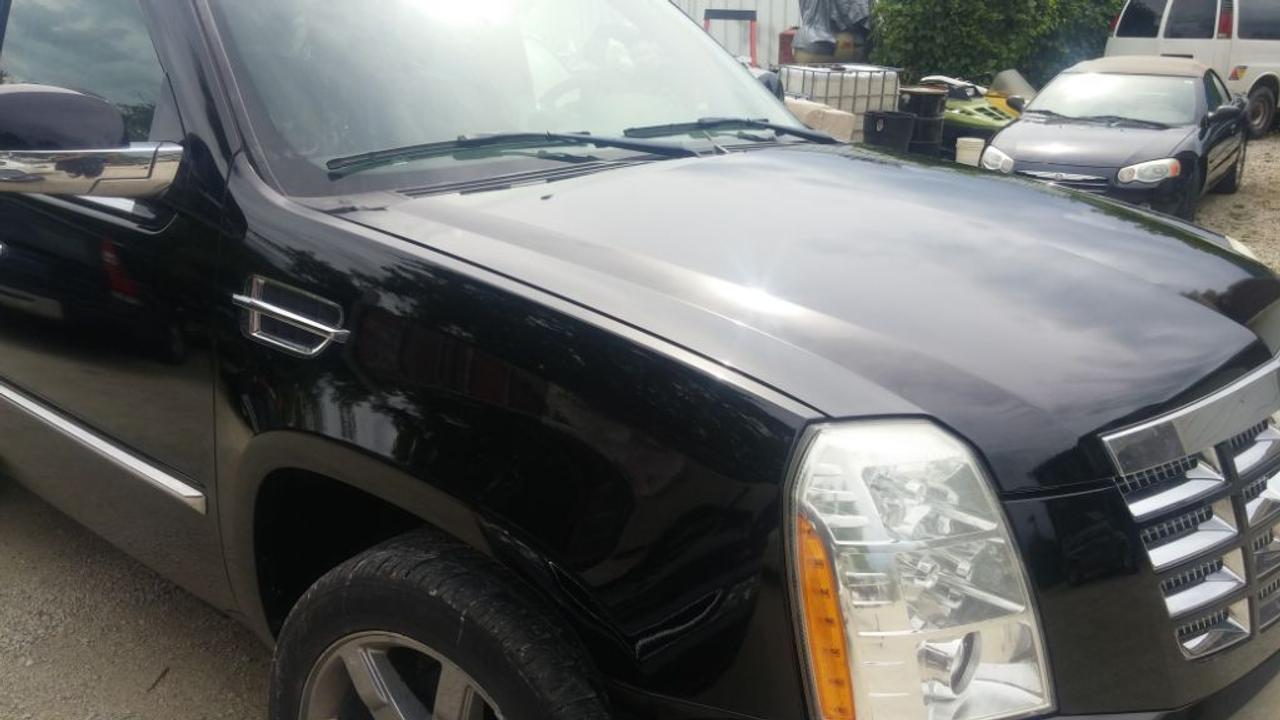2007 Cadillac Escalade Sport Utility Black $19995.00 CERT/ 180,000kms Premium Edition, Fully loaded, 4WD, Cruise, Air, Tilt, Power, brakes, steering, 22 inch low pro Alloy wheels, Navigation system, AM/FM Cd entertainment system, DVD, Climate Control, Power seating, Heated seats, Powered trunk, Power mirrors with turn indicators, Sunroof, Tint windows, trailer hitch and much more...Come see this vehicle or any other of our line up of premium vehicles here at CANADIAN AUTO MARINE CORP. 520 Third Street, COLLINGWOOD. Book your test drive now... Call 705-446 2087 OR DON?S CELL 705-896-7696 (don.canadianautomarine@gmail.com). WE STRIVE TO DRIVE.  Web Site:  www.cdnautomarine.ca