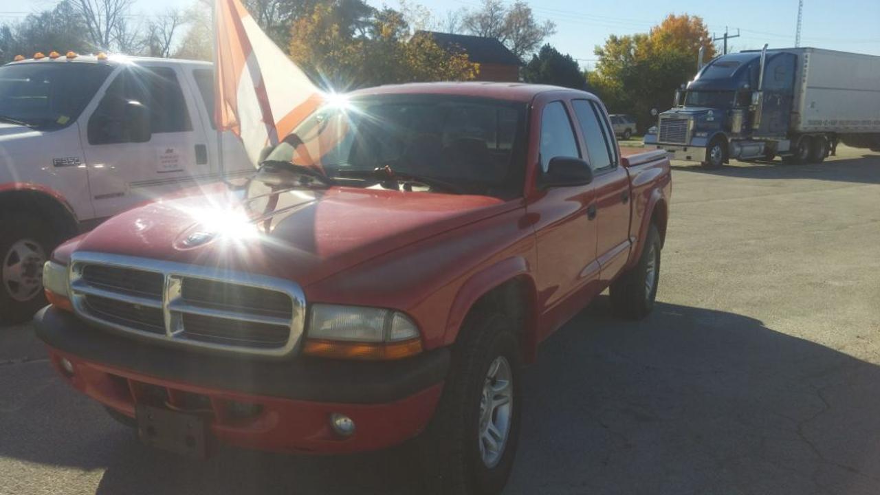 2004 Dodge Dakota Crew Cab 4WD RED $7499.00 CERT / 233606KMS 4WD 2WD 4Hi 4 LO 4.7 Litre V-8 SOHC 16V AM/FM CD Stereo Power windows power doors Power brakes power steering cloth seating crew cab trailer hitch hard top tonneau locking cap tint windows cruise air tilt steering and much more....No reasonable offer refused. Trades welcome ....Come see this vehicle or any other of our line up of premium vehicles here at CANADIAN AUTO MARINE CORP. 520 Third Street, COLLINGWOOD. Book your test drive now... Call 705-446 2087 OR DON?S CELL 705-896-7696 (don.canadianautomarine@gmail.com). WE STRIVE TO DRIVE.  Web Site:  www.cdnautomarine.ca