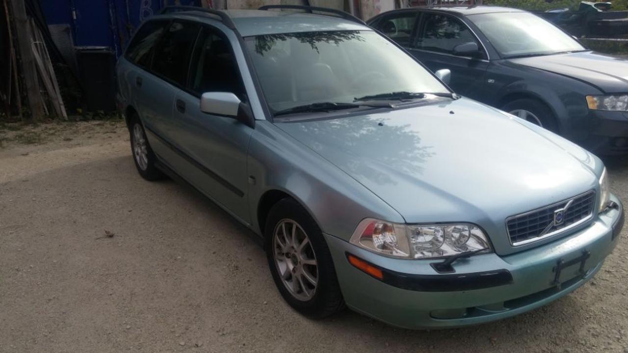 2003 Volvo V40 Teal $4499.00 CERT / 205101kms A 4dr Wagon 1.9 Litre Auto trans 5 passenger 2 wheel drive power leather heated seating AM/FM CD Stereo front and side air bags cruise air conditioning tilt steering power door locks power brakes keyless entry alarm and much more....No reasonable offer refused. Trades welcome ....Come see this vehicle or any other of our line up of premium vehicles here at CANADIAN AUTO MARINE CORP. 520 Third Street, COLLINGWOOD. Book your test drive now... Call 705-446 2087 OR DON?S CELL 705-896-7696 (don.canadianautomarine@gmail.com). WE STRIVE TO DRIVE.  Web Site:  www.cdnautomarine.ca
