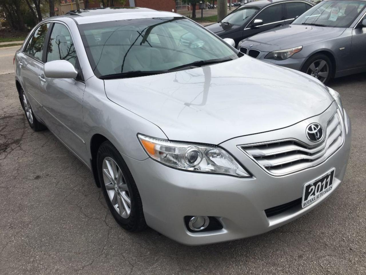 Used 2011 Toyota Camry XLE for sale in Oakville, ON