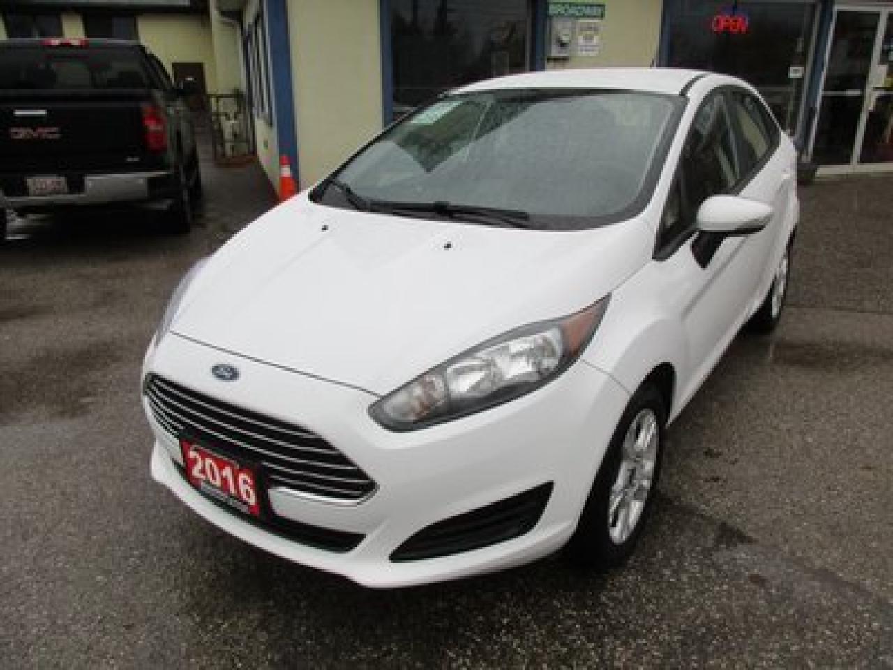 Used 2016 Ford Fiesta FUEL EFFICIENT SE EDITION 5 PASSENGER 1.6L - DOHC ENGINE.. SYNC TECHNOLOGY.. CD/AUX/USB INPUT.. KEYLESS ENTRY.. for sale in Keswick, ON