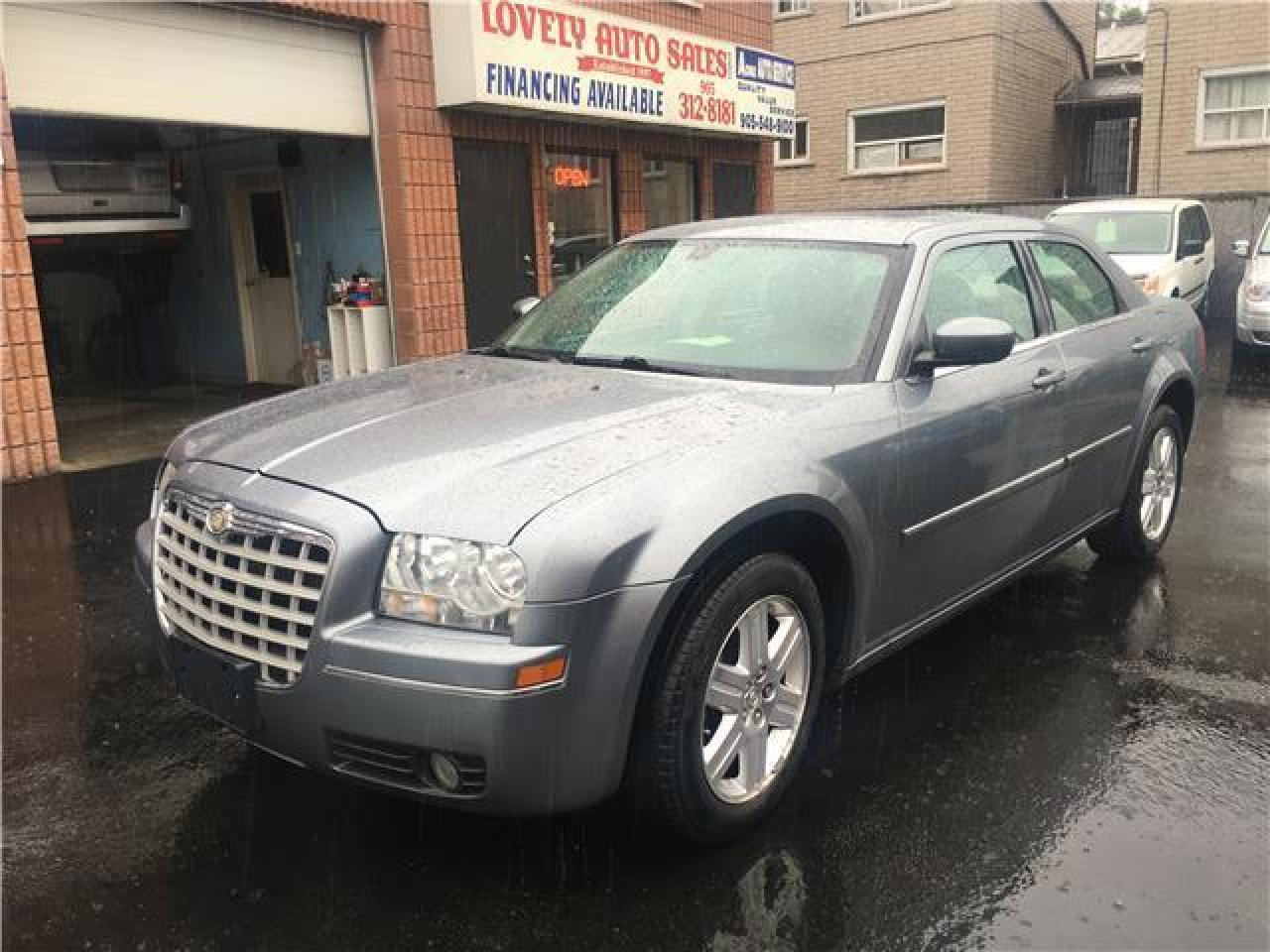 Used 2006 Chrysler 300 SEDAN for sale in Hamilton, ON