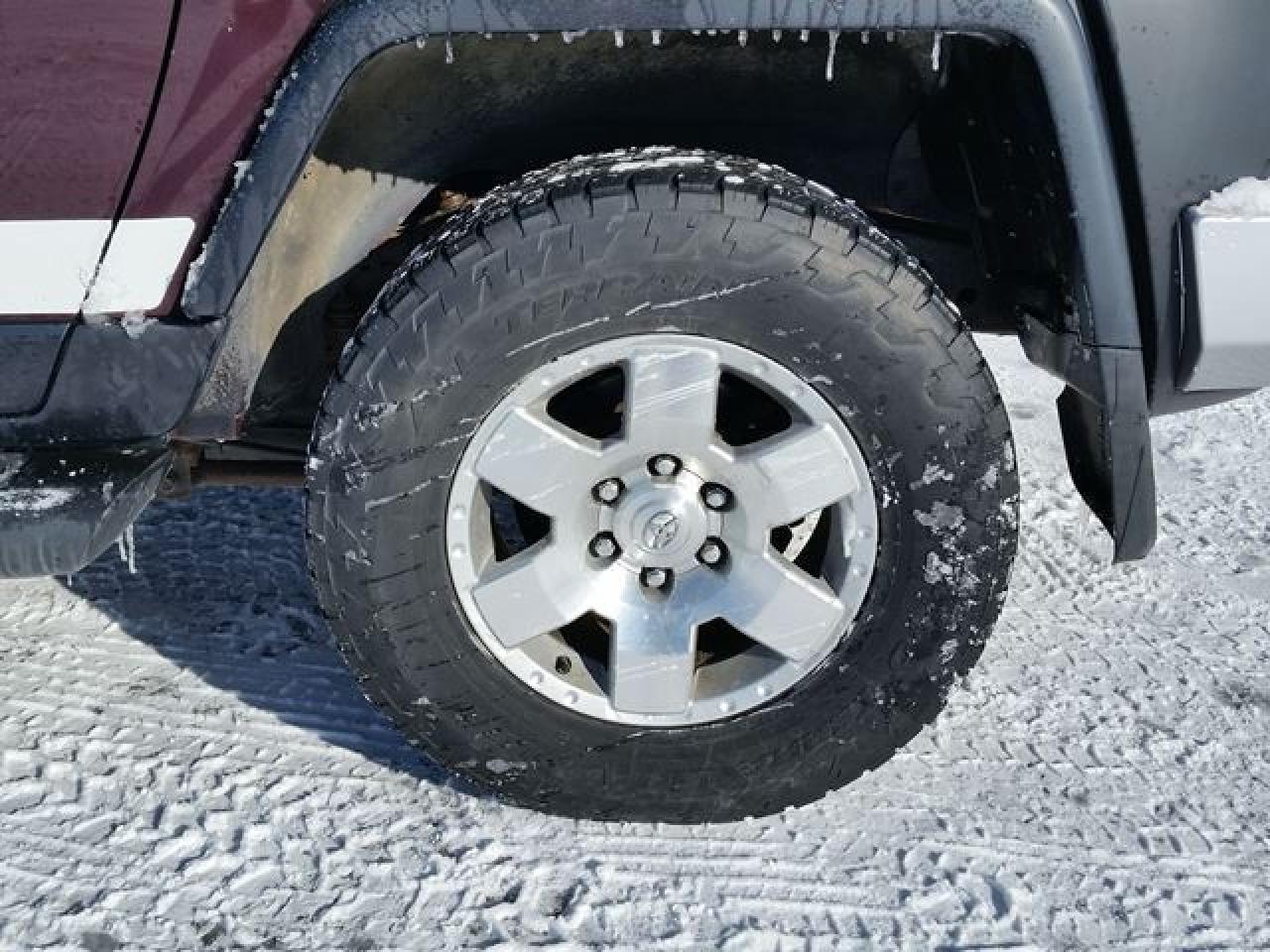 640858