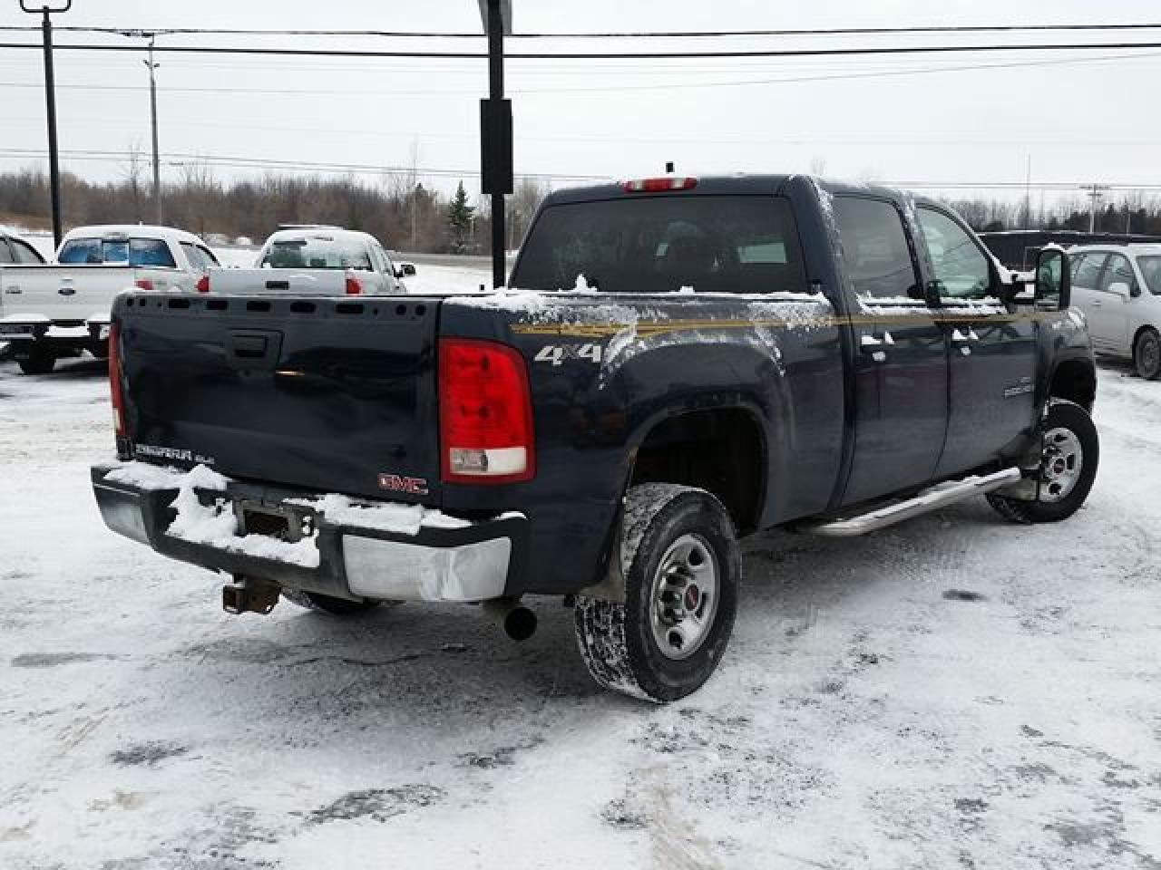 640867