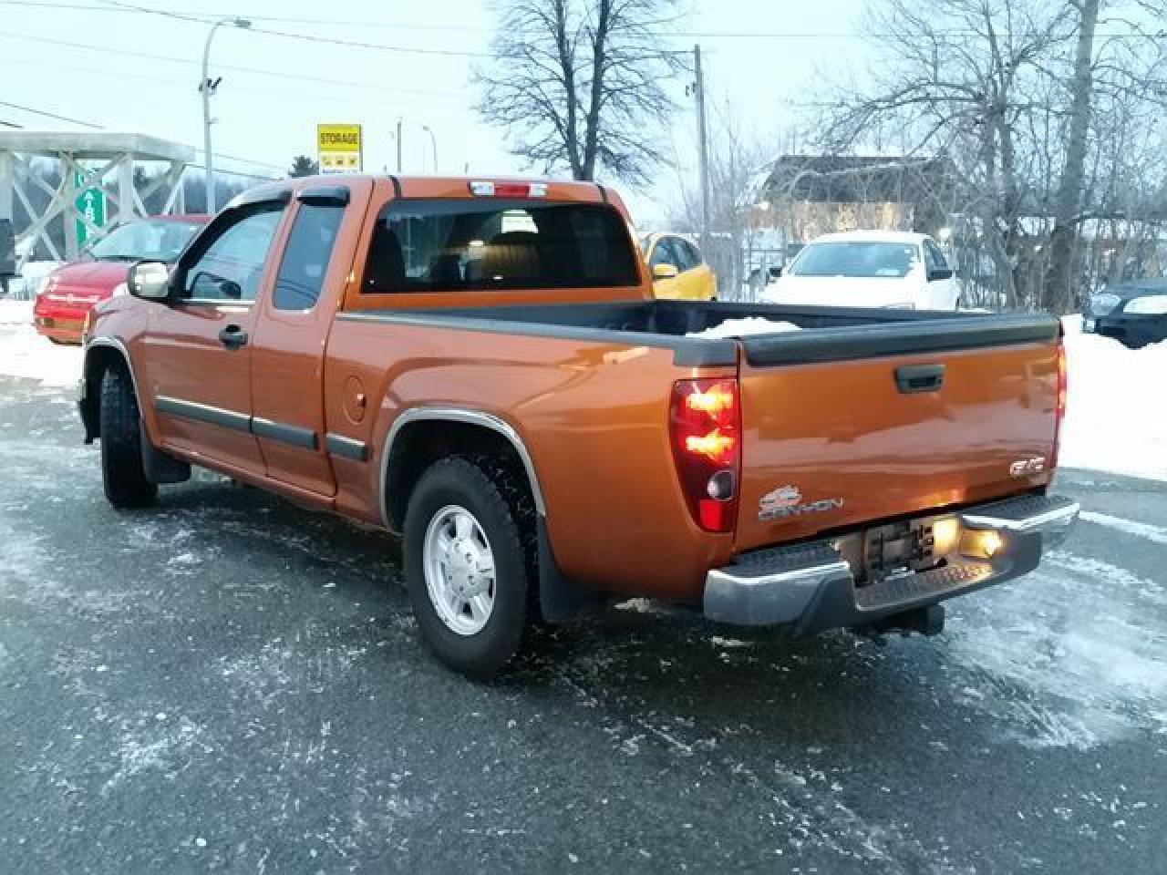 640893