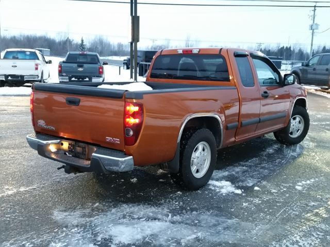 640893