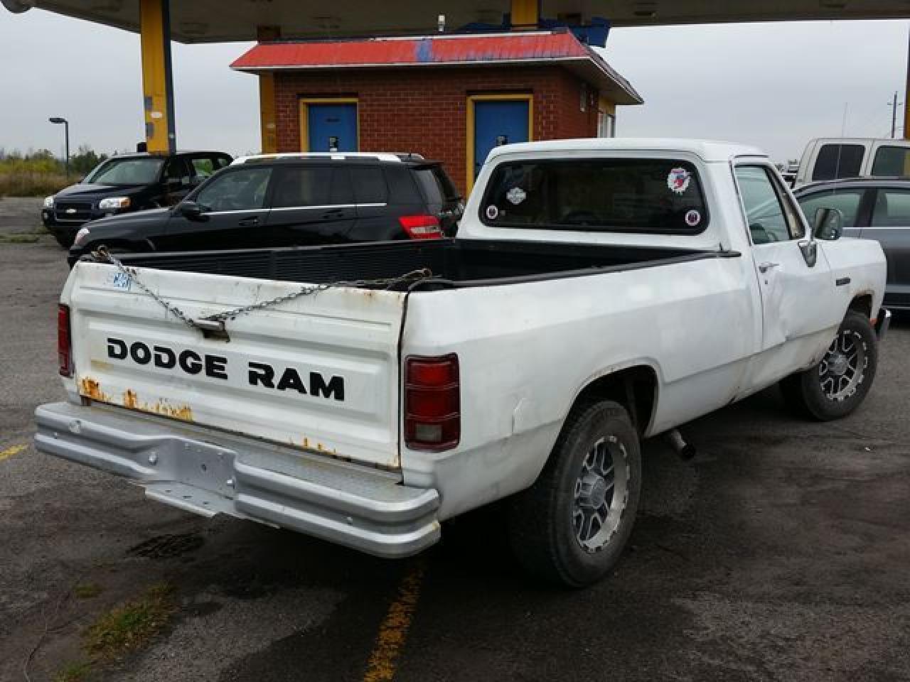 640896