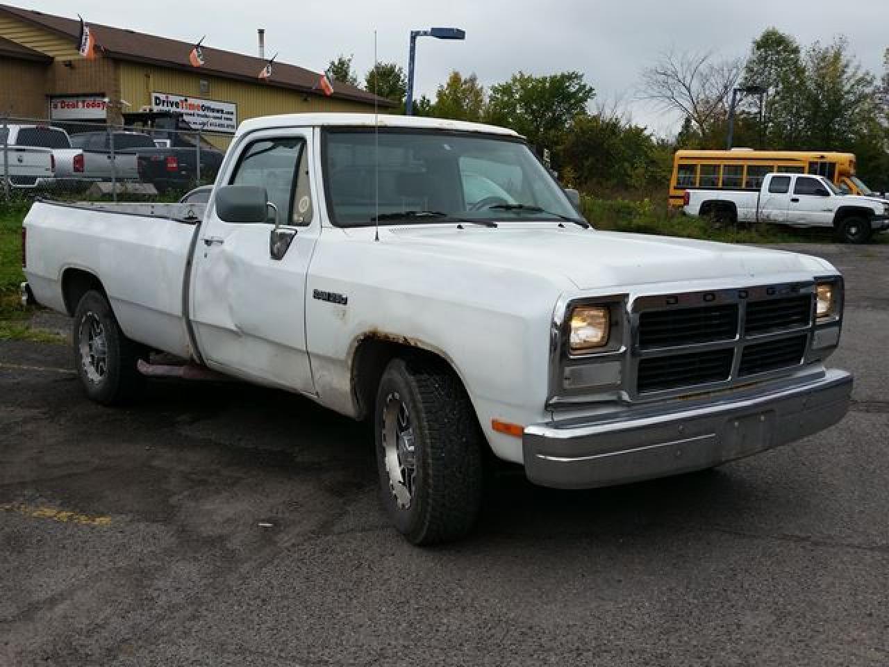 640896
