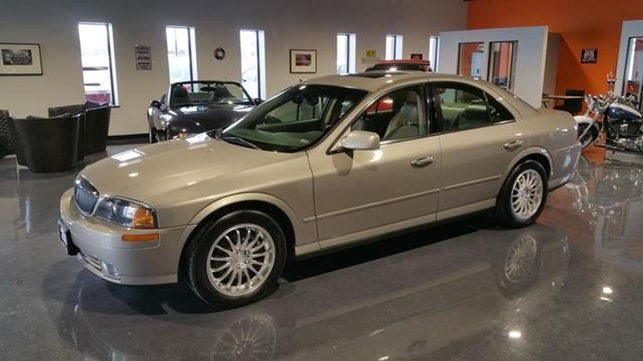 WOW!! NICE CLEAN LOCAL TRADE WITH ONLY 99000KM!! V6, AUTOMATIC, ALL THE LUXURY OPTIONS INCLUDING POWER MOONROOF, DRIVER MEMORY SEAT, NICE ALLOY WHELLS AND SO MUCH MORE! DRIVETIMEOTTAWA.COM, DRIVE4LESS. *TAXES AND LICENSE EXTRA. COME VISIT US/VENEZ NOUS VISITER!