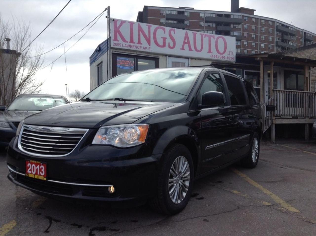 Used 2013 Chrysler Town & Country Touring 7 PASS, BACK-UP CAM, LEATHER, POWER DOORS for sale in Hamilton, ON