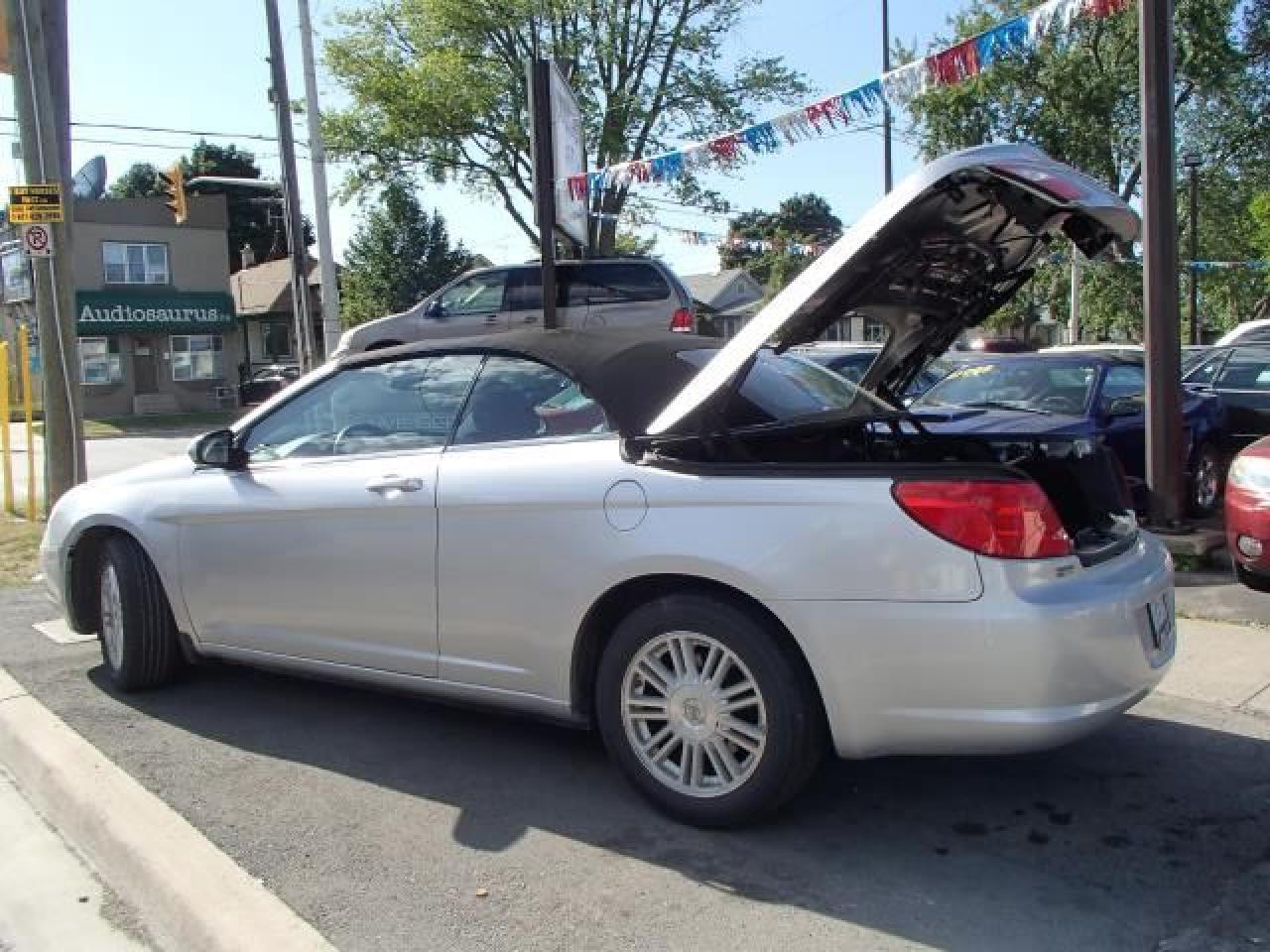 641633