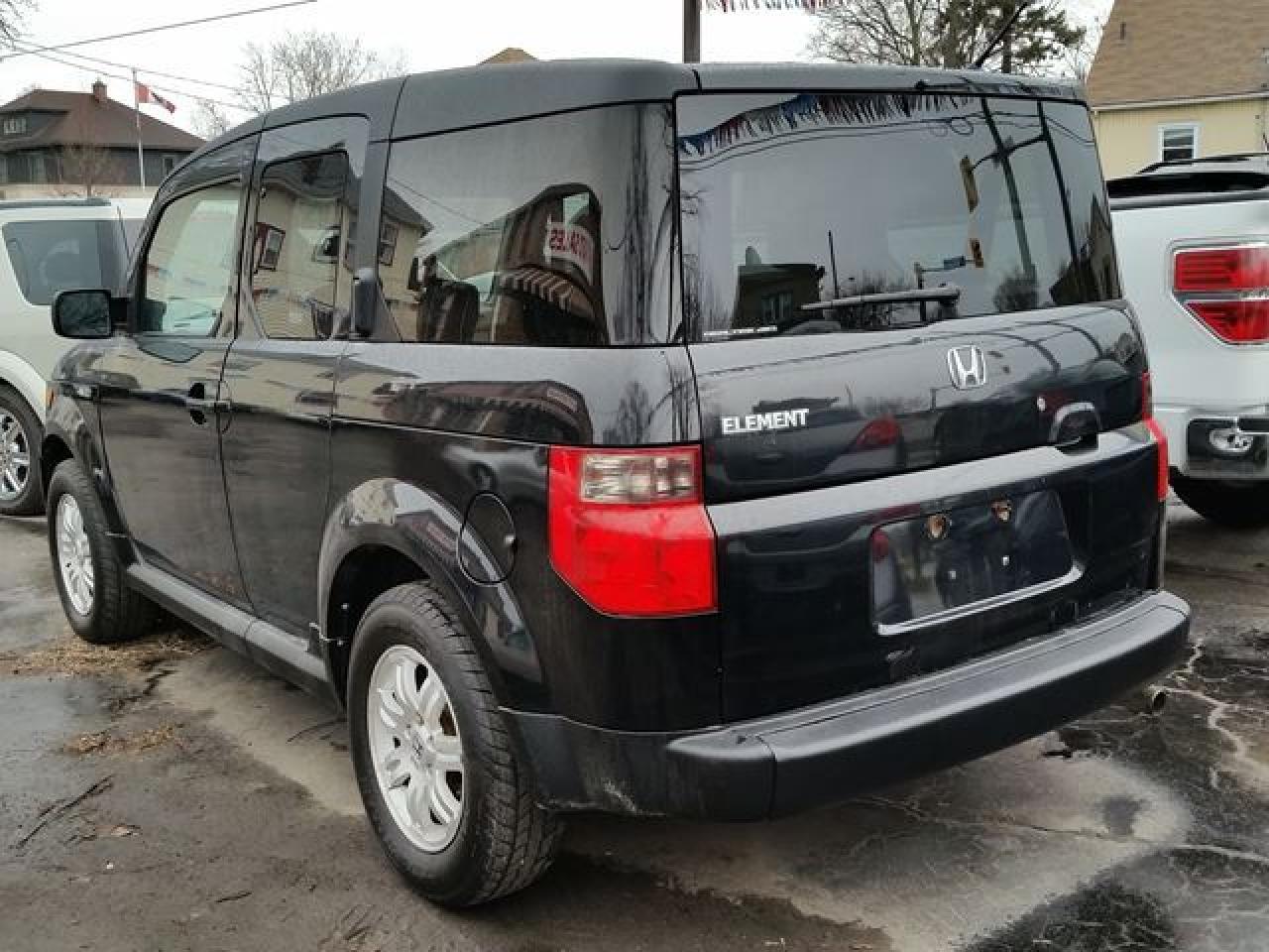 641643