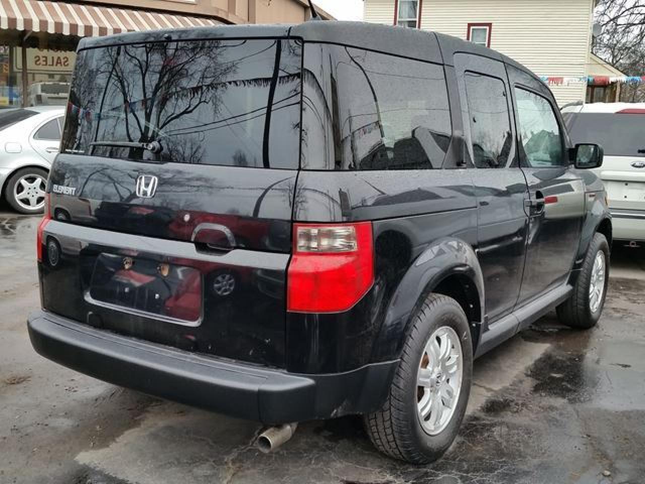 641643