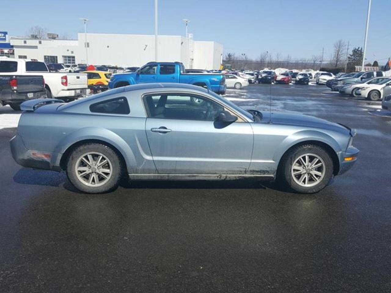 Very Low Kms Cloth Interior, Rear Spoiler