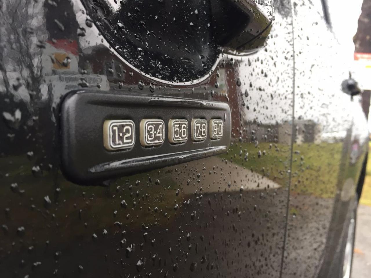 641696
