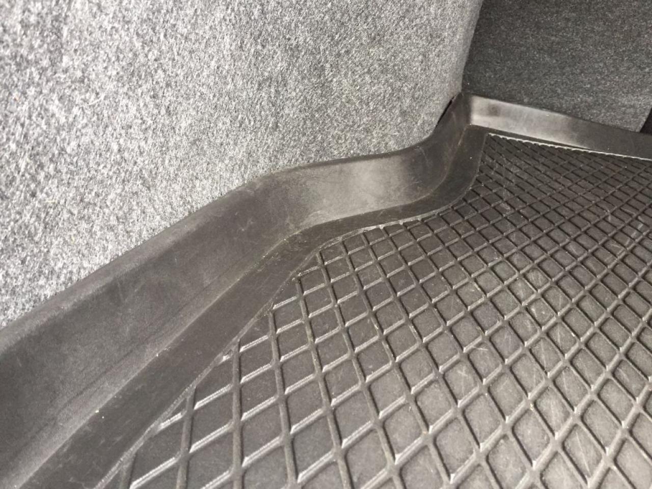 641884