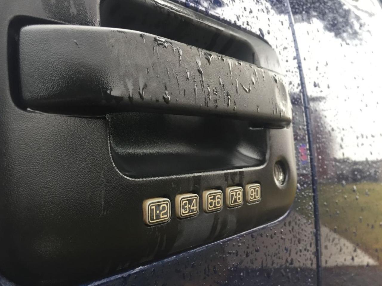 641981