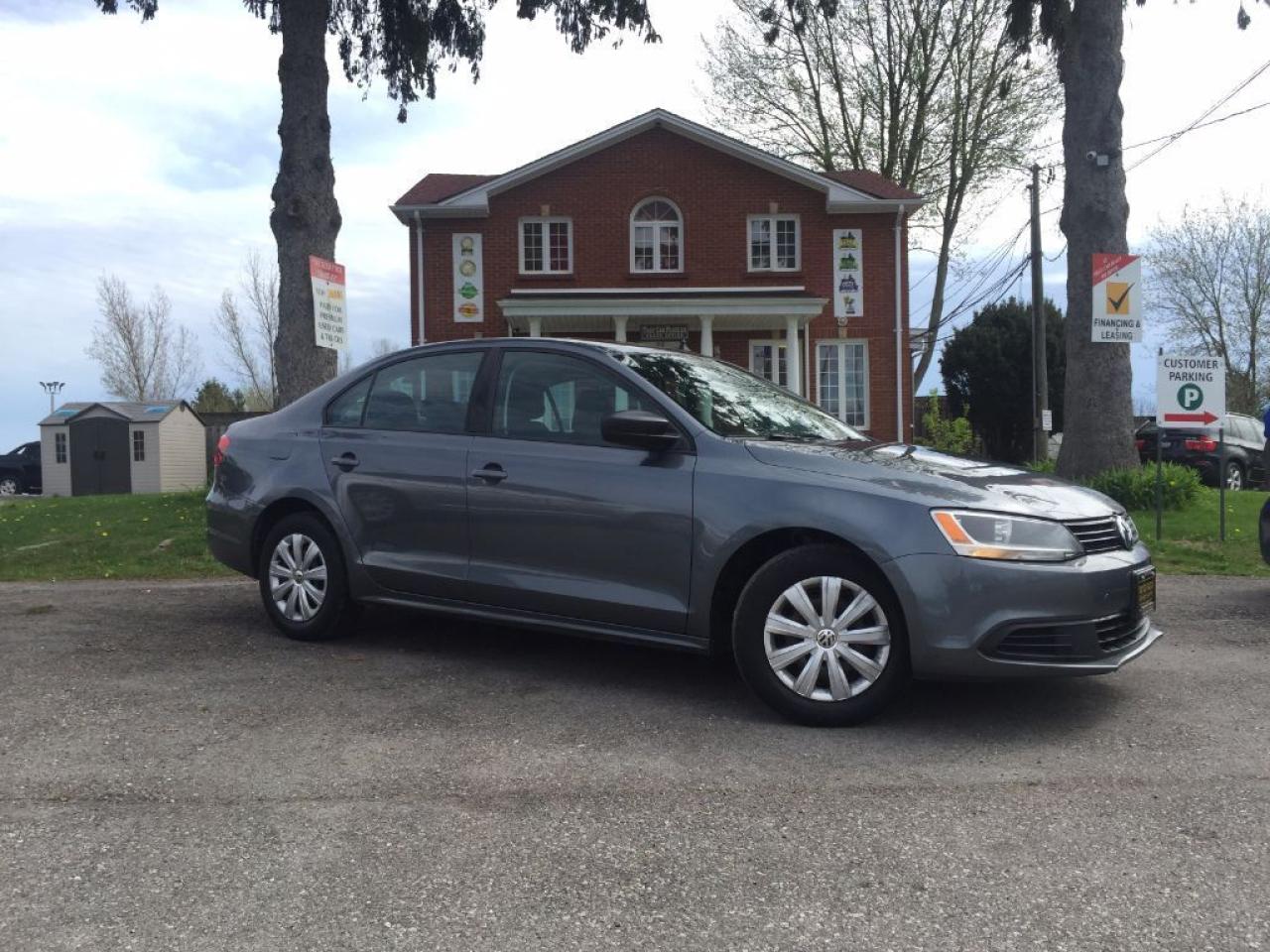 Used 2011 Volkswagen Jetta Trendline-$47/Wk-AUX-4Cyl-FuelEfficient-LowKms for sale in Gloucester, ON