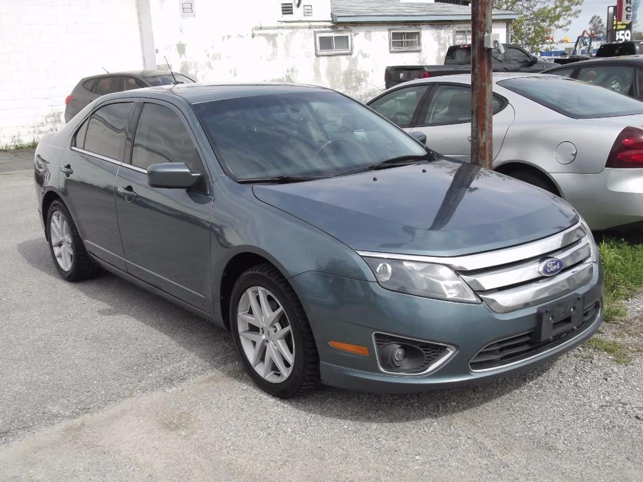 YES, youre approved (downpayment may be required)
Good credit, bad credit, no credit, no problem !!!.

PLUS, for your peace of mind, all our in-house financed vehicles come with:
1) A 2-yr, $0 deductible, unlimited km powertrain warranty that also covers seals and gaskets,
2) Free oil changes for the finance term.