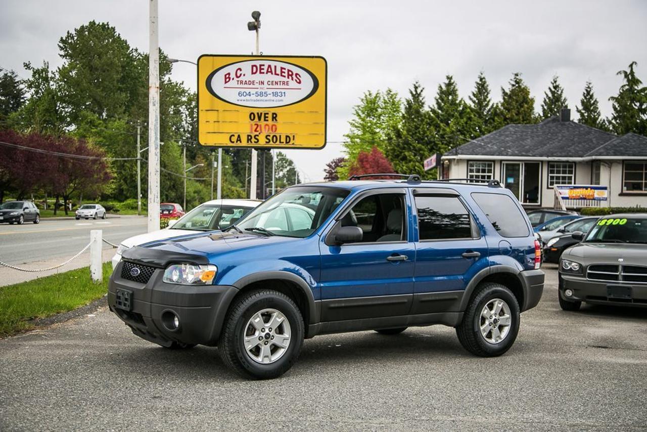 <p>Local BC vehicle with no accidents, excellent condition! 4WD Ford Escape XLT with power sunroof. Loaded with all of the power options and alloy wheels.</p>