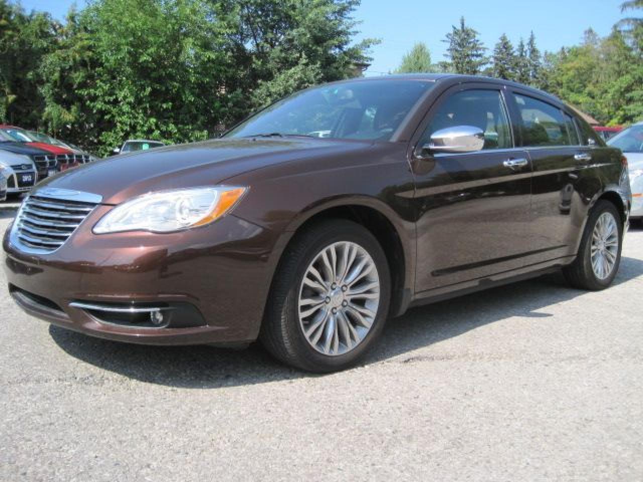 Used 2013 Chrysler 200 LIMITED / LEATHER / SUNROOF for sale in St Catharines, ON