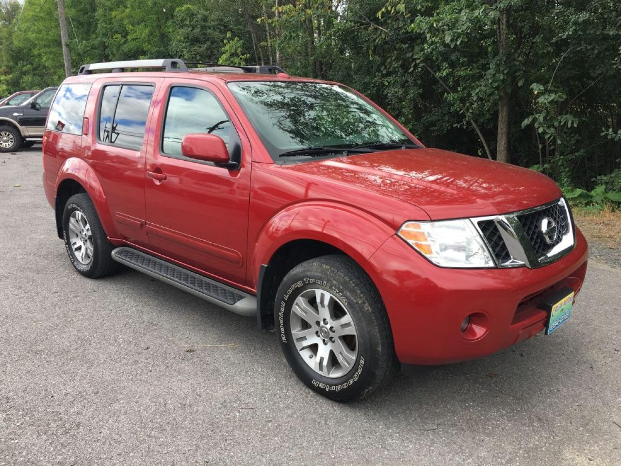 Used 2012 Nissan Pathfinder SV for sale in Perth, ON