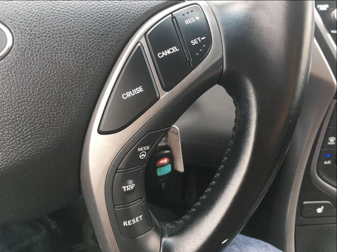643633