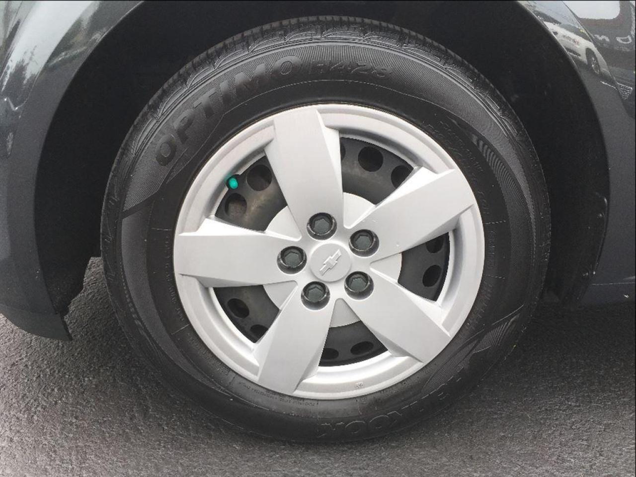 643637