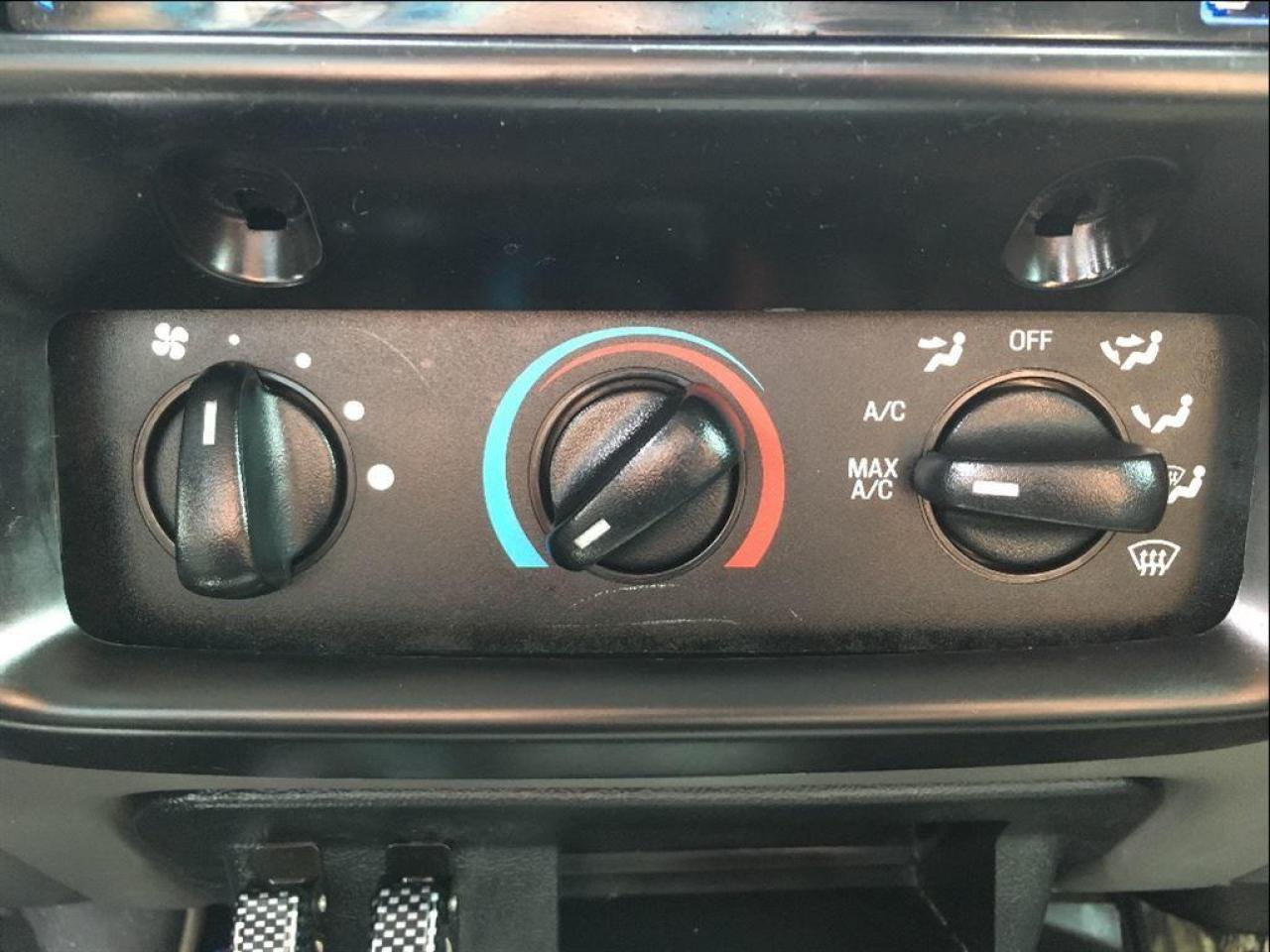 643647