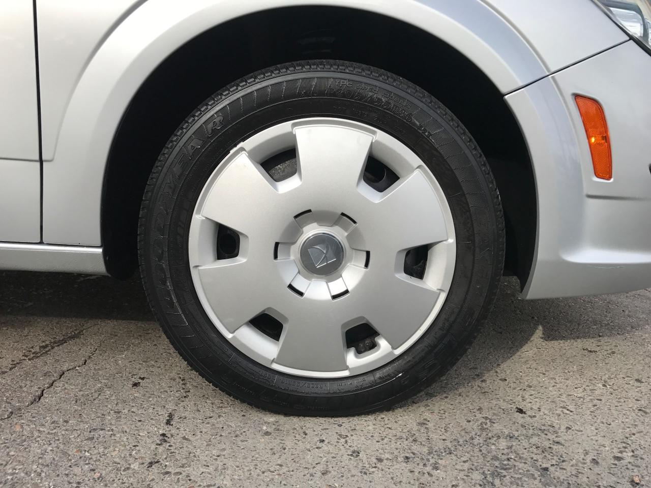 643696