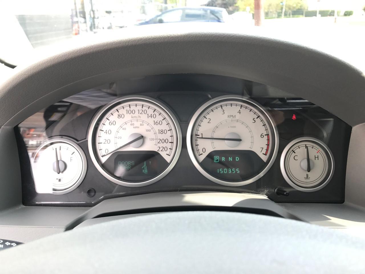 643697
