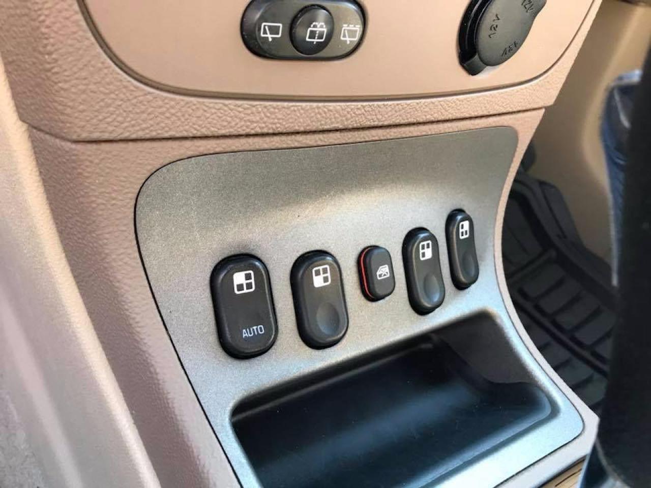 643700