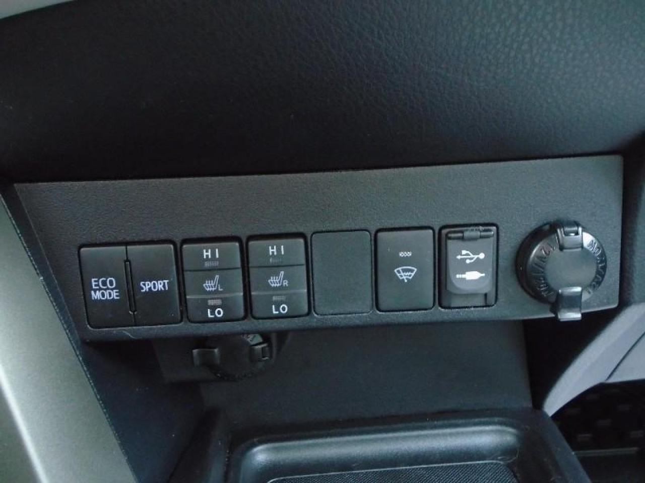 643718