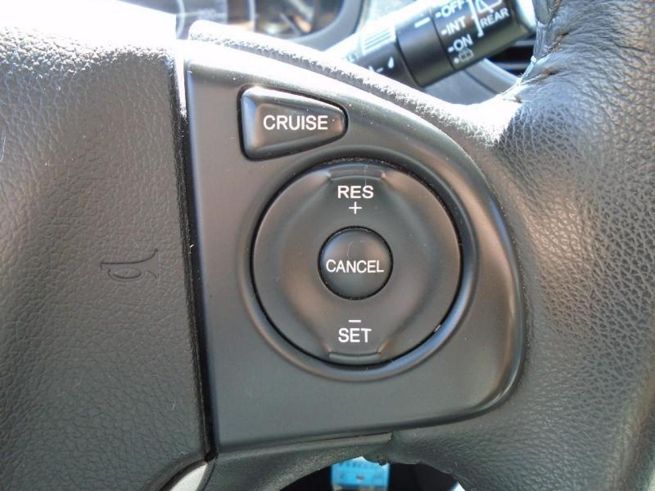 643737