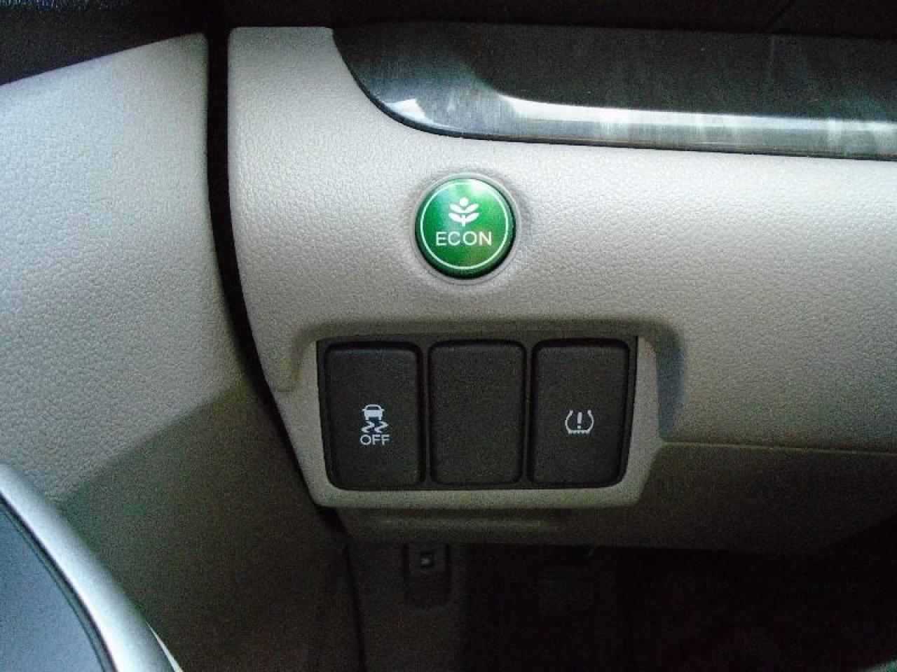 643737