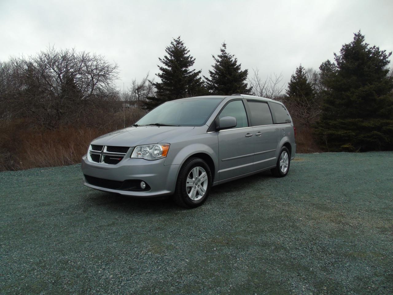 Used 2016 Dodge Caravan Crew Plus for sale in Pickering, ON
