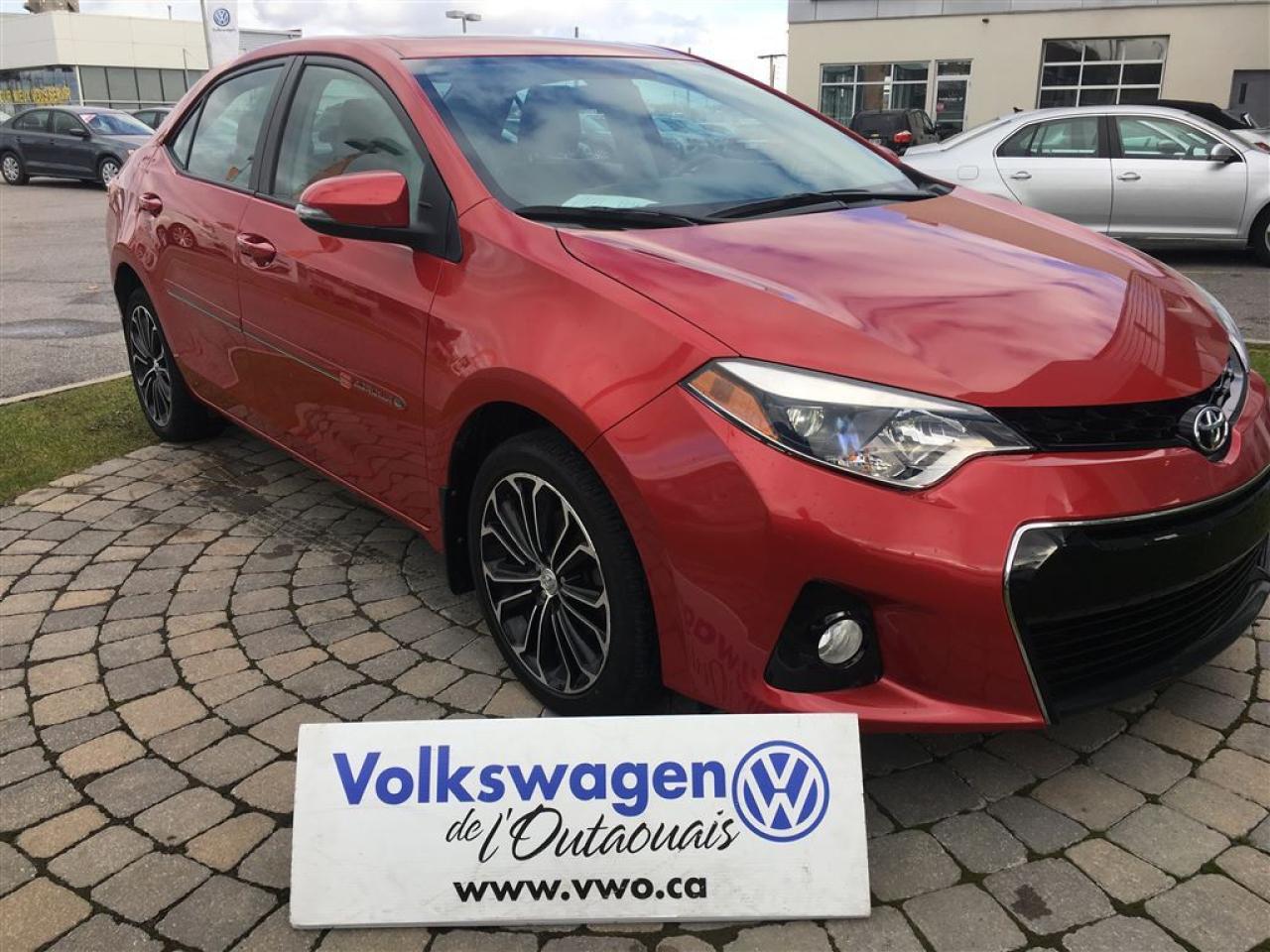 Used 2014 Toyota Corolla 4-Door Sedan S 6m for sale in Gatineau, QC