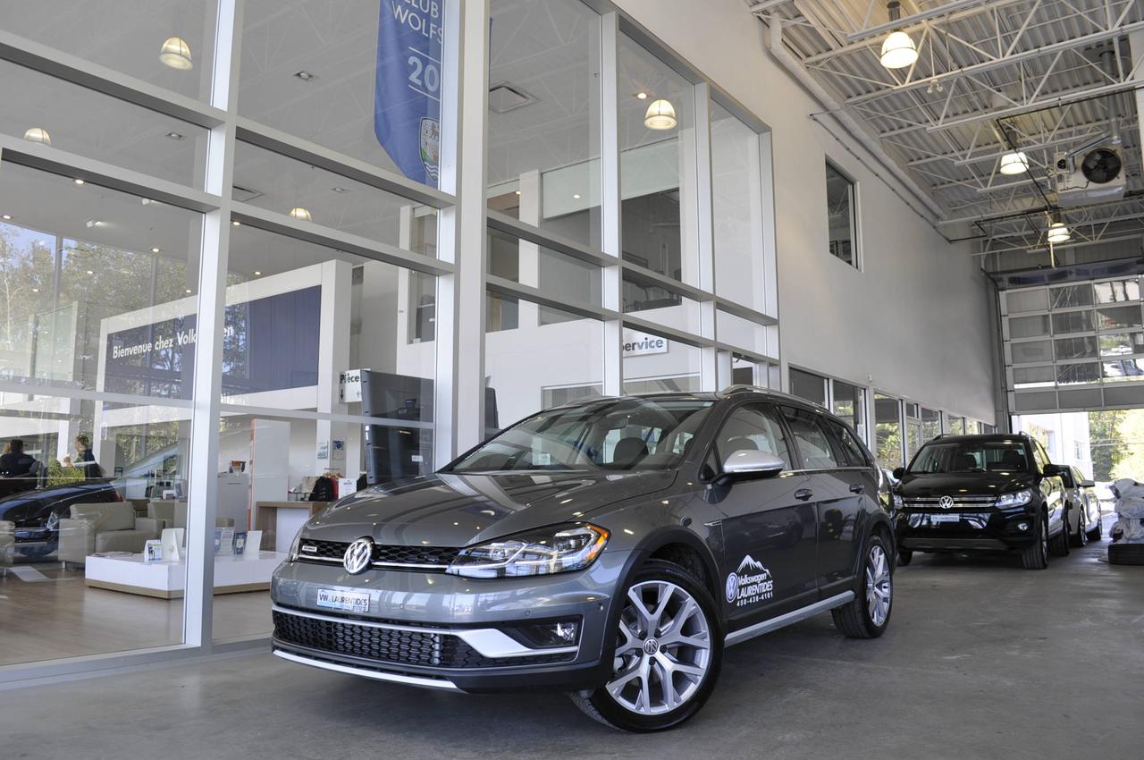 **OUVERT LE SAMEDI**

**VOLKSWAGEN ALLTRACK +ENS. AIDE  LA CONDUITE + ENS. CLAIRAGE 2018**

-TOIT OUVRANT PANORAMIQUE
-SIGES CUIR
-SIGES CHAUFFANTS AVANT
-CLIM 2 ZONES
-BLUETHOOT
-4MOTION
-SLECTION PROFIL CONDUITE
-MAGS 18 POUCES
-REGULATEUR DE VITESSE ADAPTATIF
-FREINAGE AVANT AUTOMATIQUE ET DETECTION PITON
-SUIVI VOIE
-AIDE STATIONNEMENT
-GPS
-PHARES AUTOMATIQUES DEL
-FEUX ARRIRES DEL
-ESSUIE-GLACE AUTOMATIQUE
-ACCS SANS CL
-APP CONNECT
-SYSTME DE SON HAUT DE GAMME FENDER 8 HAUT-PARLEURS + CAISSON DEXTREMES GRAVES
-CAMRA DE RECUL
-USB
-ET BCP PLUS!!! 

**TOUT RABAIS APPLICABLES INCLUS**

** Volkswagen Laurentides est votre CHOIX #1 de la rgion des Laurentides! Membre du prestigieux Club lite Wolfsburg 2014, nous sommes les spcialistes pour tous vhicules doccasions. SERVICE IMBATTABLE! Meilleur financement disponible sur le march. Rapport dhistorique CARPROOF fourni gratuitement. Tous vhicules doccasions sont inspects et passs  la loupe par nos techniciens spcialiss pour vous. Faillite, difficult de crdit Nous avons la solution! 1re 2e 3e chance au crdit! Venez faire un tour, nous sommes situs  St-Jrme  10 minutes au nord de Blainville/Ste-Thrse/Boisbriand/Rosemre,  15 minutes de St-Eustache, 15 minutes au nord de Laval,  30 minutes de Montral. Au plaisir de vous voir!