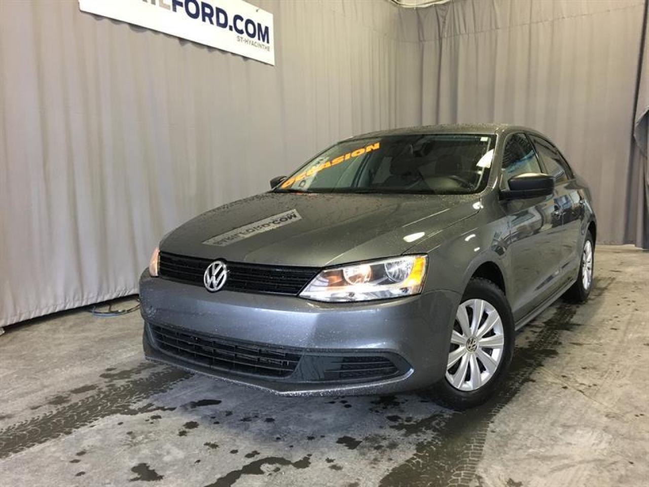 Used 2013 Volkswagen Jetta 4DR 2.0L MAN for sale in Ottawa, ON