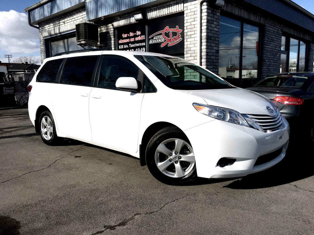Used 2017 Toyota Sienna 5 portes LE 8 places assises, traction a for sale in Longueuil, QC