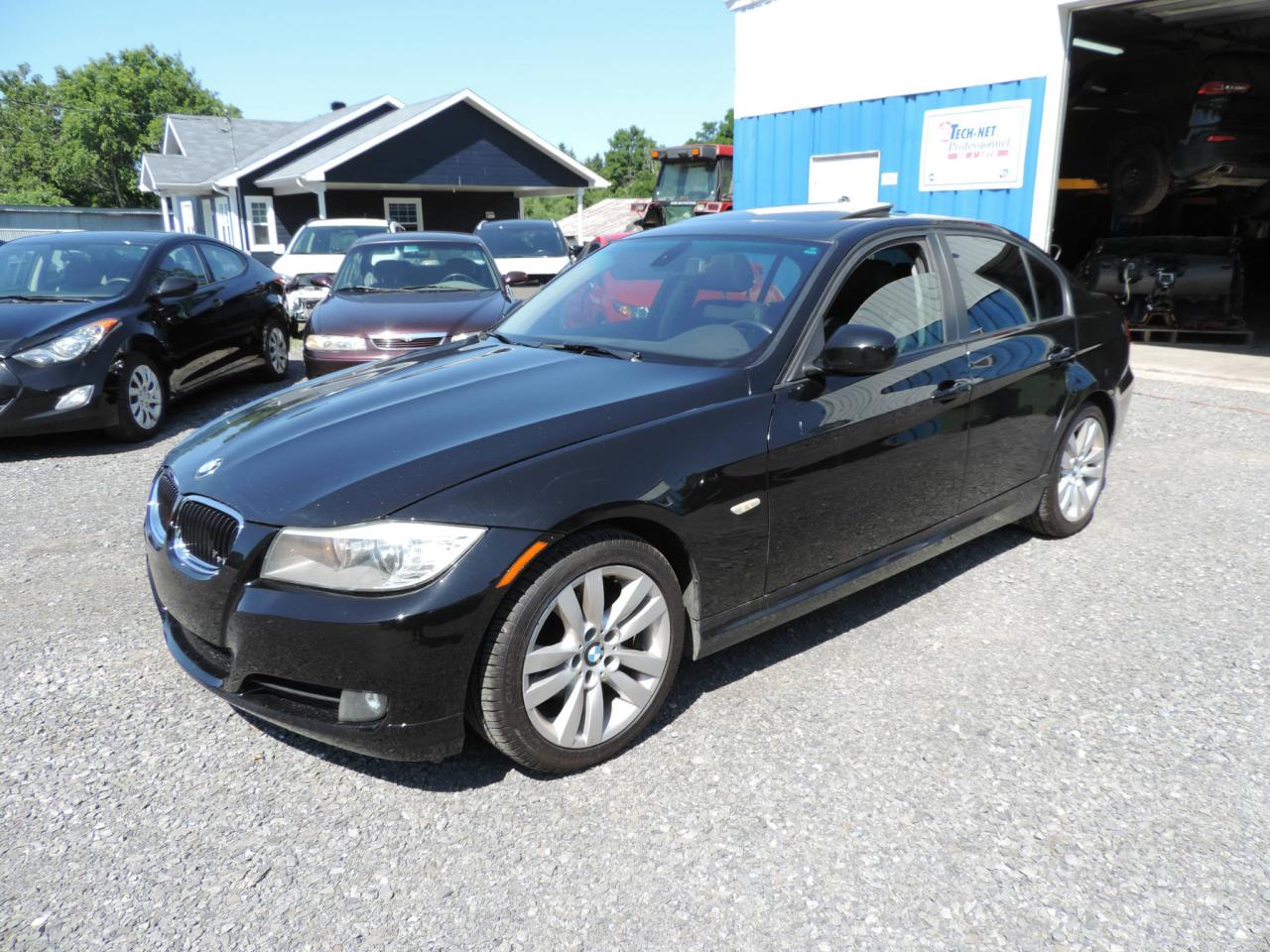 Used 2011 BMW 3 Series Berline 4 portes 323i, traction arrière for sale in St-Pierre-Les-Becquets, QC