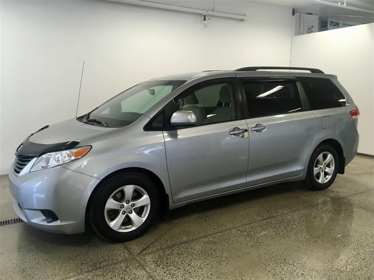 Used 2014 Toyota Sienna LE 8 PASSENGER for sale in St-Hubert, QC