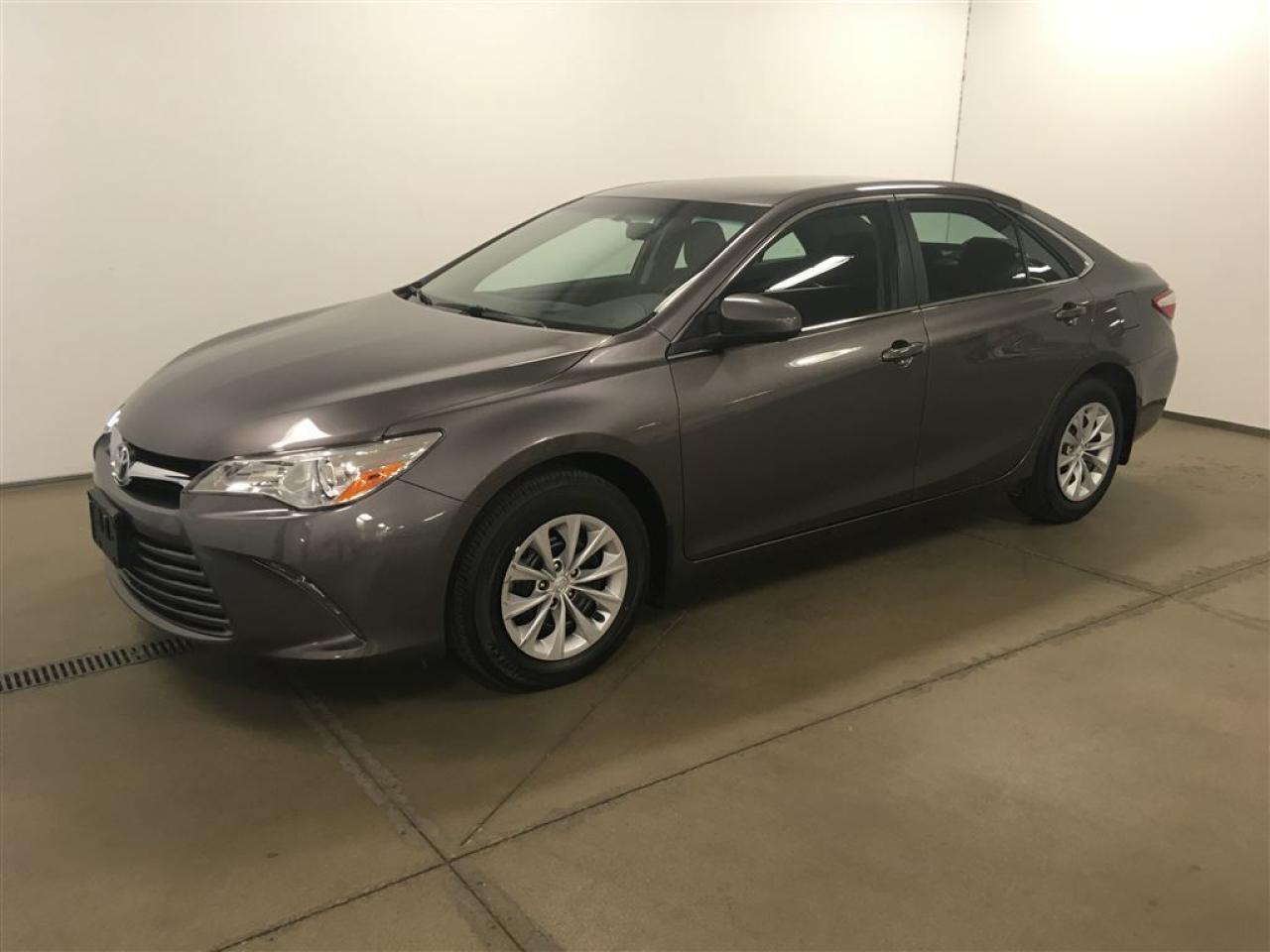 Used 2017 Toyota Camry Le, Caméra De Recul for sale in St-Hubert, QC