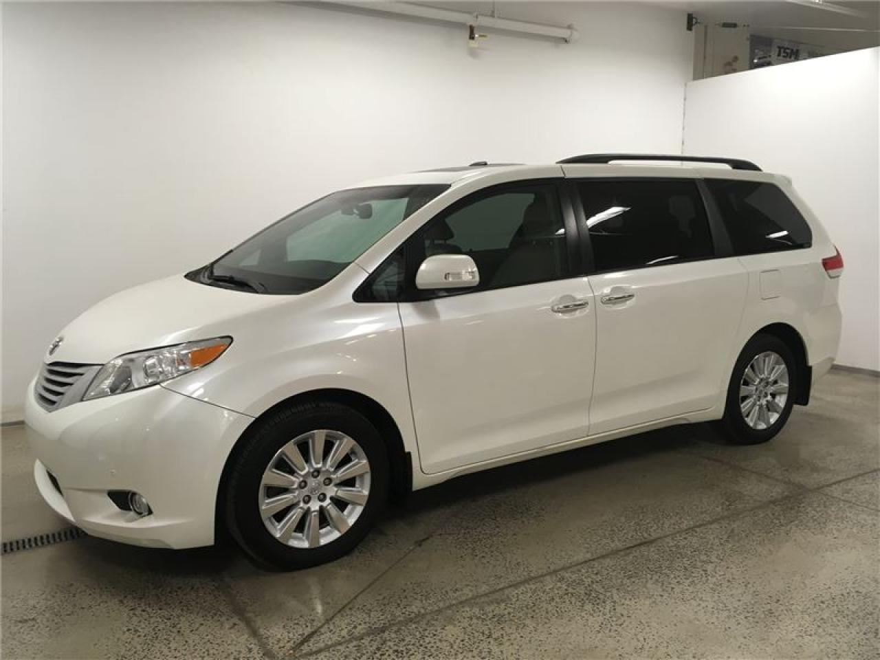 Used 2014 Toyota Sienna Ltd, Awd, 7 for sale in St-Hubert, QC