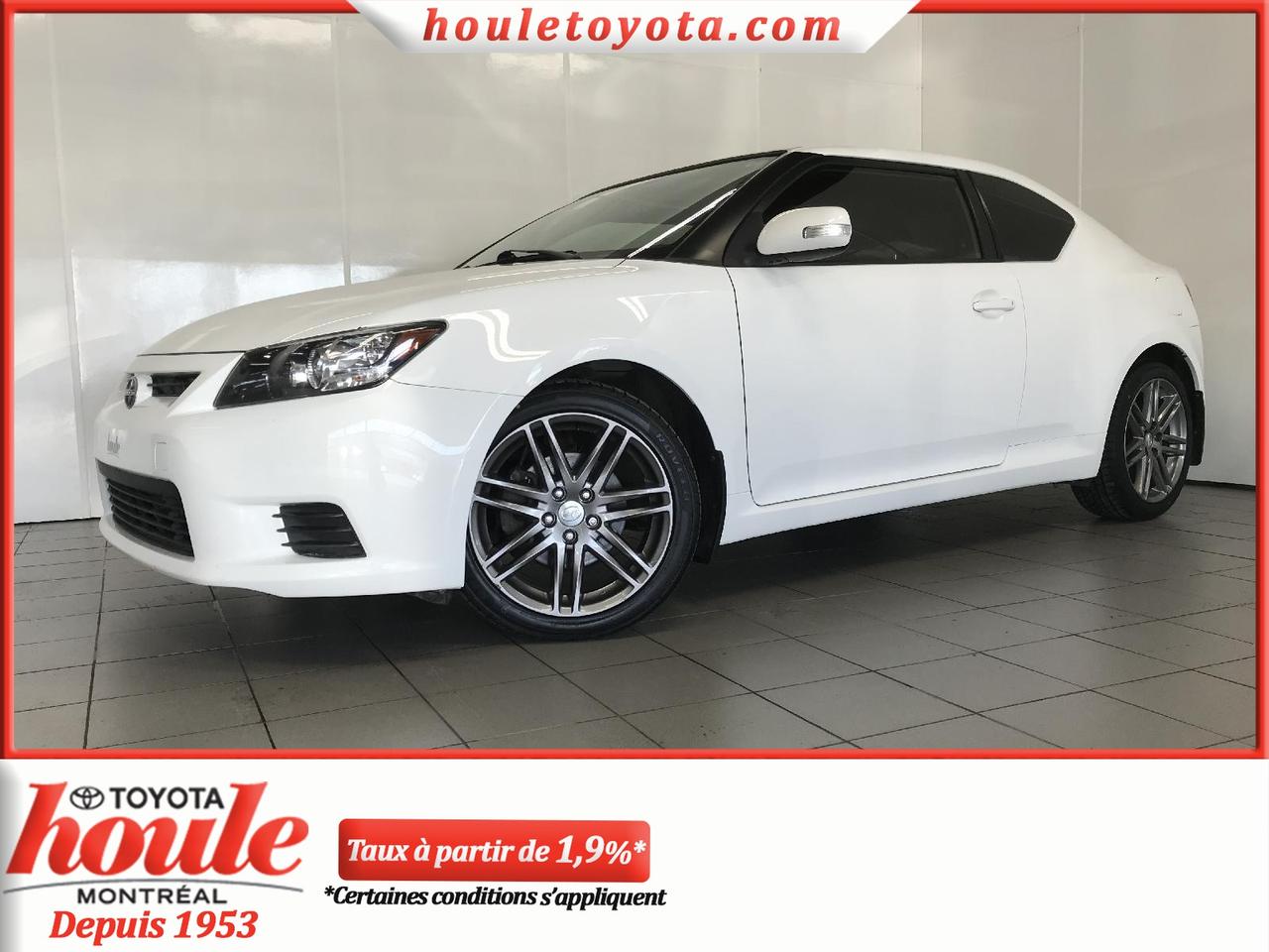 <a href=https://www.houletoyota.com/occasion/Scion-tC-2013.html>https://www.houletoyota.com/occasion/Scion-tC-2013.html</a>

Moteur 4 cylindres 2.5L
Transmission automatique à 6 vitesses

Équipée de freins ABS, système daccueil sans clé, régulateur de vitesse, compatibilité Bluetooth, commandes multifonctions intégrées au volant, lecteur CD/MP3, prise auxiliaire, port USB, 8 haut-parleurs, portes électriques, vitres électriques avec auto-descente de la vitre conducteur, rétroviseurs électriques, chauffants, repliables avec clignotant intégré, air climatisé, bouche de chaleur au siège arrière, sièges recouverts de tissus de première qualité, sièges sport à lavant, toit panoramique en verre, panneau de toit transparent à commande assistée et cache-bagages dans le coffre.

Cette Scion tC 2013 est en très bonne condition. Elle a été conduite par un seul propriétaire et na jamais été accidentée. Linspection certifiée et lentretien complet ont été effectués sur la voiture. Ce véhicule est fiable, confortable et abordable avec une belle touche sport qui vous plaira à coup sûr, il pourrait être à vous aujourdhui et pour plusieurs années à venir.


*Taxes en sus. Véhicule inspecté en 160 points selon les normes de Toyota Canada. Spécialiste en 1ère, 2e et 3e chance au crédit directement sur place. Approbation simple et rapide. Carproof fourni pour chaque véhicule. Houle Toyota, la transparence garantie. Nous sommes situés à proximité de Montréal, Laval, Rive-Nord, Rive-Sud, lEstrie et les Laurentides.

Nous vendons des véhicules de toutes les marques. Disponible en inventaire : berline, hatchback, V.U.S, tout-terrain, camion, pickup, S.U.V, AWD, 4x4, etc.