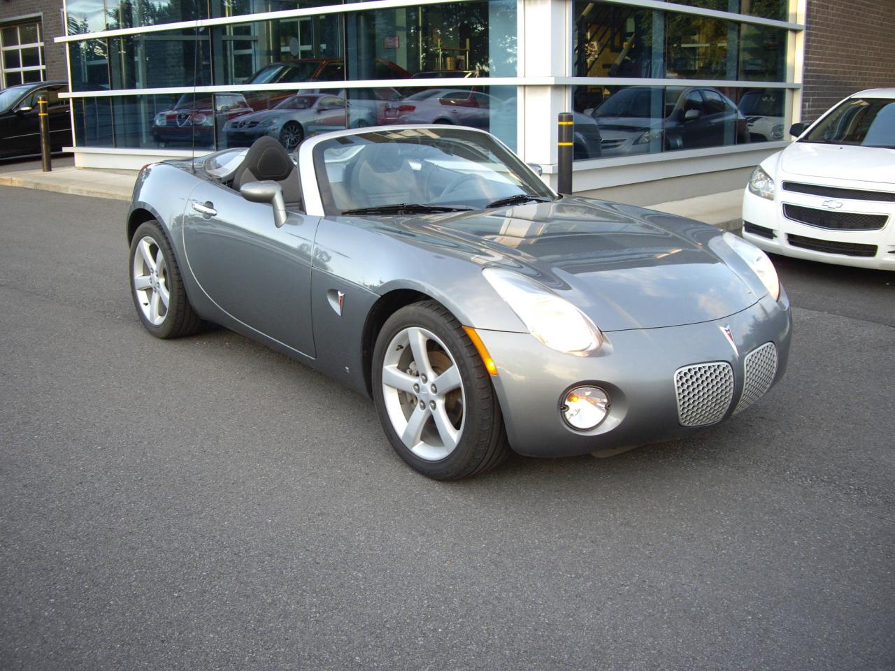 Used 2006 Pontiac Solstice Coupé 2 portes Cabriolet for sale in Montréal, QC