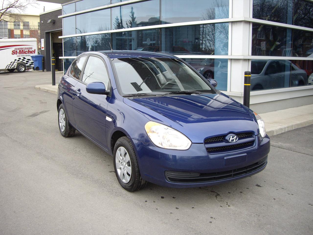 Used 2011 Hyundai Accent Hayon 3 portes, bo&icirc;te automatique, L for sale in Montr&eacute;al, QC