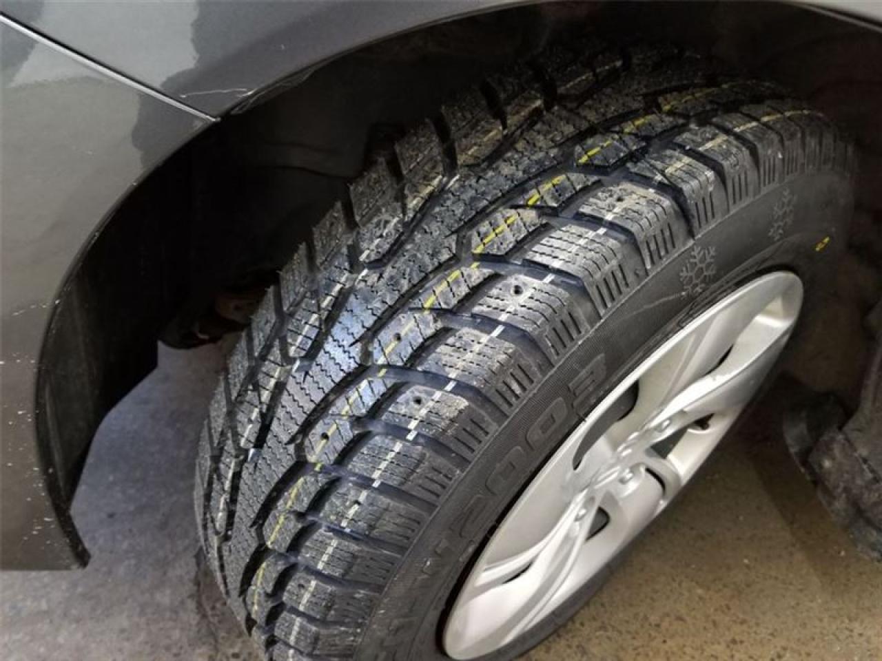 645736